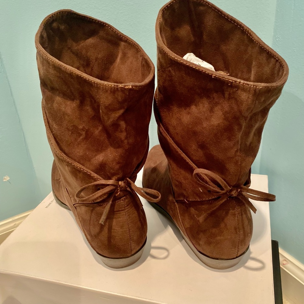 Boots - Picture 2 of 10